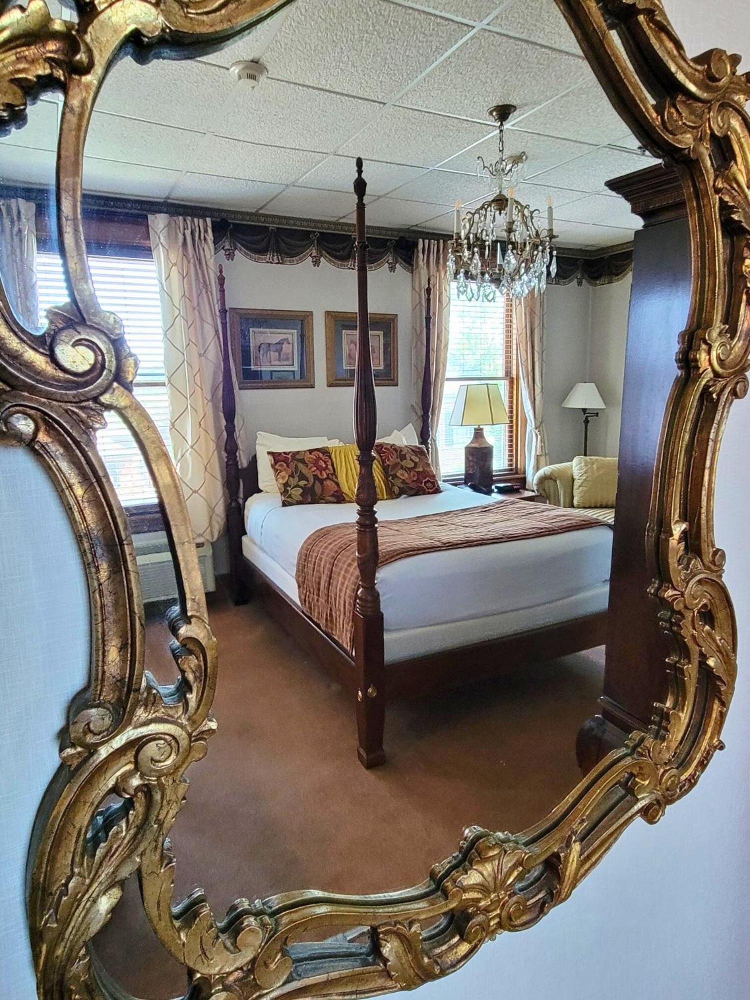 Altland House Inn & Suites Абботстаун Экстерьер фото