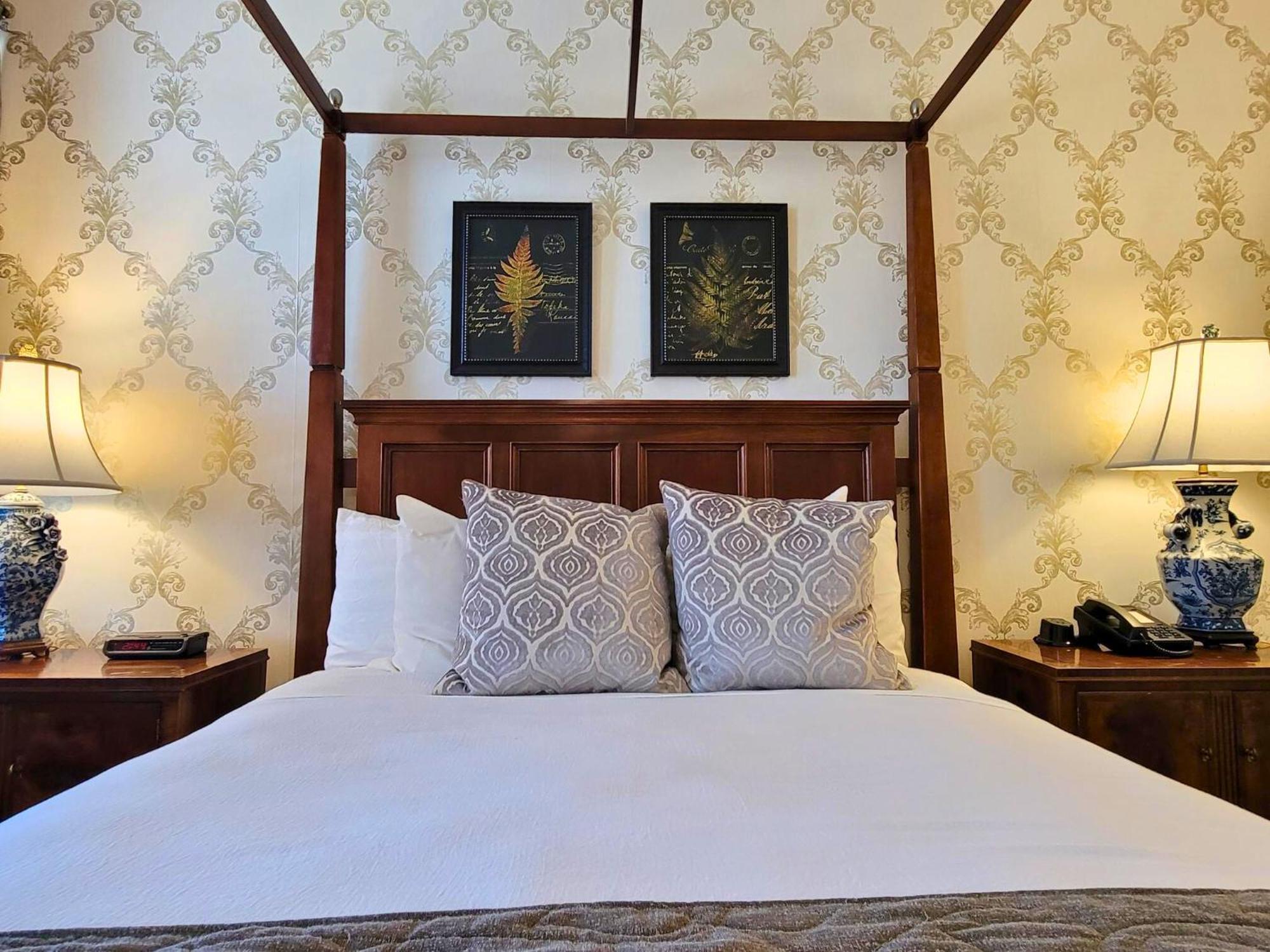 Altland House Inn & Suites Абботстаун Экстерьер фото