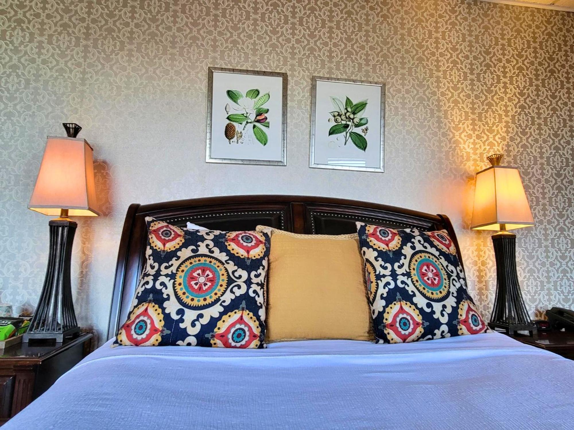 Altland House Inn & Suites Абботстаун Экстерьер фото