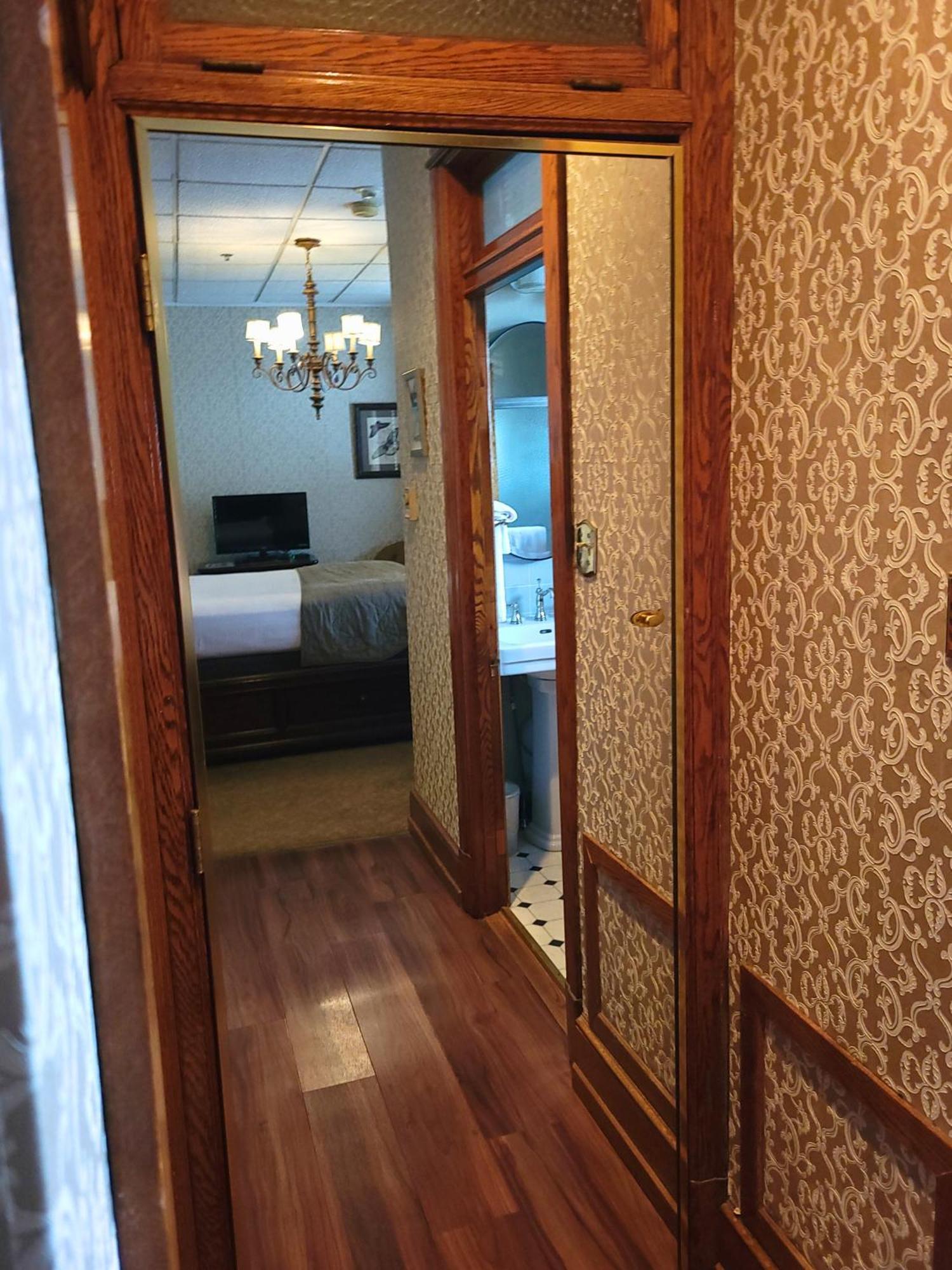 Altland House Inn & Suites Абботстаун Экстерьер фото